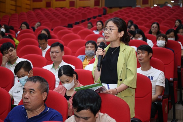 Trang Chủ KL99Com Số 1 Link Đăng Ký KL999 tham gia trao đổi tại kỳ họp ĐHĐCĐ thường niên 2023 của Nhựa Tiền Phong.