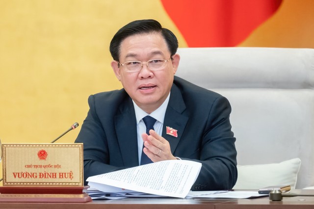 Chủ tịch Quốc hội Vương Đình Huệ phát biểu tại phiên họp.