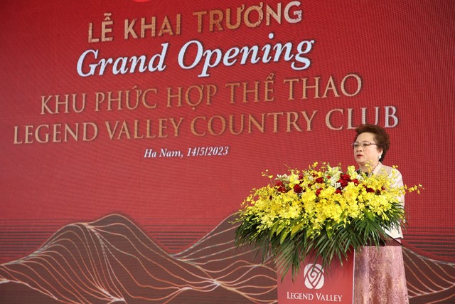 Bà Nguyễn Thị Nga, đại diện Chủ Kl99ok phiên bản mới, phát biểu tại sự kiện.
