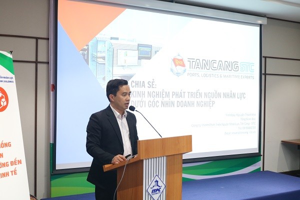 Ông Nguyễn Thanh Nhã, Tổng giám đốc Công ty TNHH phát triển nguồn nhân lực Tân Cảng - STC phát biểu tại Hội thảo.