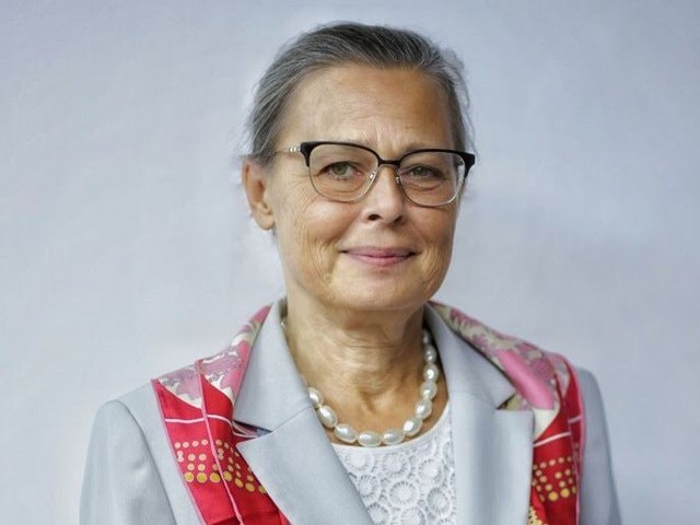 Bà Á Elena Butarova.
