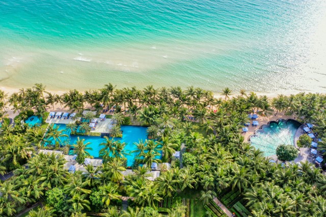 Khu nghỉ dưỡng JW Marriott Phu Quoc Emerald Bay bên Bãi Kem.