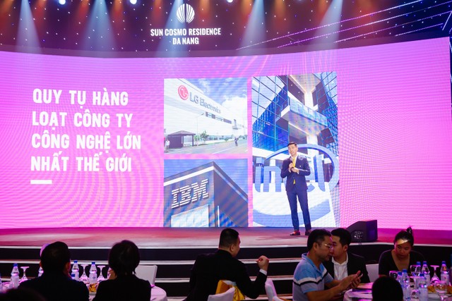Đại diện chủ Kl99ok phiên bản mới chia sẻ về tầm nhìn phát triển đô thị tại Đà Nẵng - TP đáng đến – đáng sống – đáng Kl99ok phiên bản mới hàng đầu Việt Nam. Ảnh: Hoàng Quân.