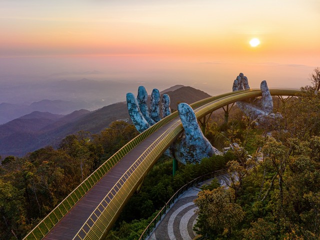 Cầu Vàng - “hình ảnh đại diện” của du lịch Đà Nẵng. Ảnh Sun Group.