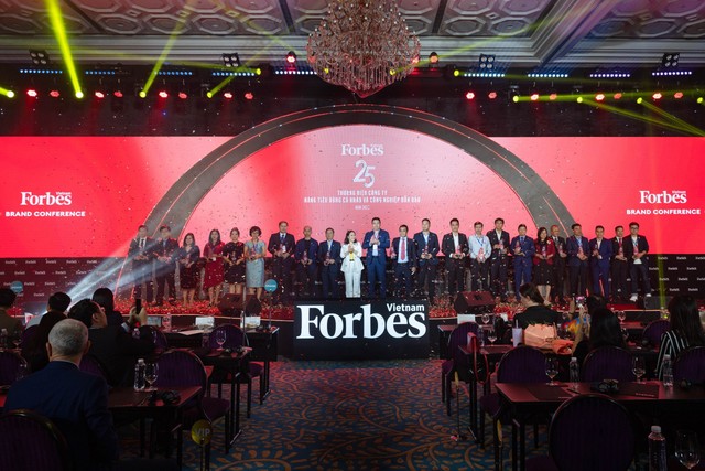 Vicostone là 1 trong 25 thương hiệu được Forbes Việt Nam vinh danh trong năm 2023.
