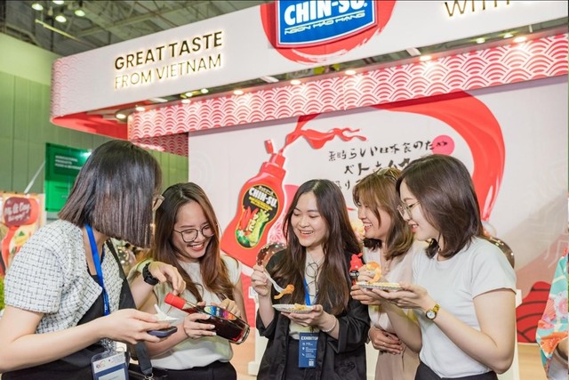 Nếu vị cay nồng của tương ớt Chin-su giúp món ăn “bùng nổ” thì vị đậm đà của nước mắm Chin-su đã góp phần thăng hoa hương vị cho nhiều đặc sản.
