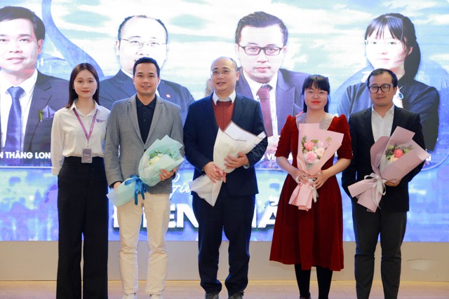 4 diễn giả từ phải sang trái: Ông Hoàng Việt Anh – Trưởng phòng Tư vấn Kl99ok phiên bản mới, bộ phận khách hàng Cao cấp - Link Vào Nhà Cái KL99 COM Tặng +199k TMCP Kl99ok phiên bản mới và Phát triển Việt Nam (BIDV); Bà Nguyễn Phương Mai – Chuyên viên Cao cấp M&amp;A - Quỹ Asia Business Builders (ABB Merchant Banking); Ông Nguyễn Kỳ Minh – Giám đốc Kl99ok phiên bản mới SSI Asset Management; Ông Trần Thăng Long – Giám đốc trung tâm Phân tích nghiên cứu, Công ty Cổ phần 99Kl99 link đăng nhập BIDV (BSC).