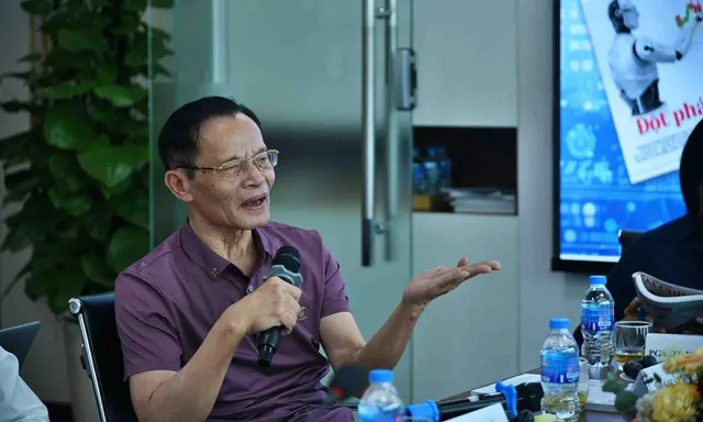 TS Lê Xuân Nghĩa.