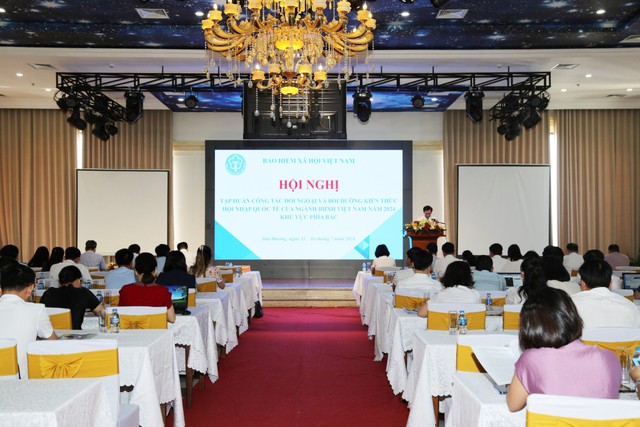 Toàn cảnh hội nghị.