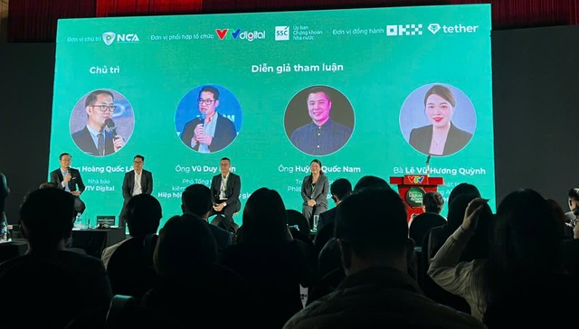 Các diễn giả thảo luận tại sự kiện.