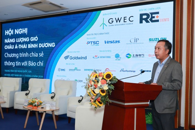 Ông Lê Trọng Minh, Phó tổng Biên tập Báo Kl991.com nạp rút nhanh - Kl99ok phiên bản mới. Ảnh: Chí Cường.