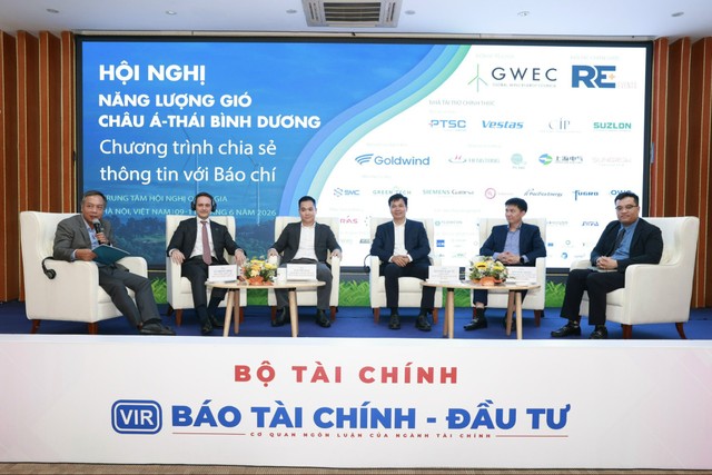 Các diễn giả trao đổi tại Họp báo Hội nghị Năng lượng gió khu vực châu Á - Thái Bình Dương 2026 (APAC Wind Energy Summit 2026). Ảnh: Chí Cường.