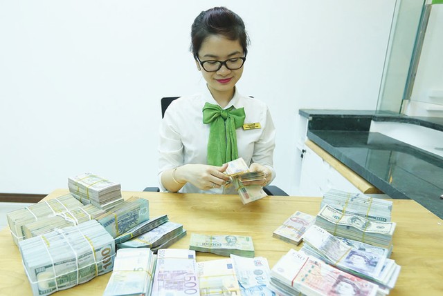 Áp lực biến động tỷ giá giảm dần ảnh 2