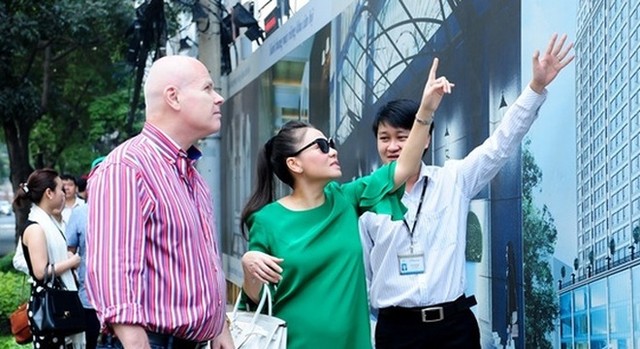 Địa ốc 7 ngày: "nóng" lên vì showbiz ảnh 1
