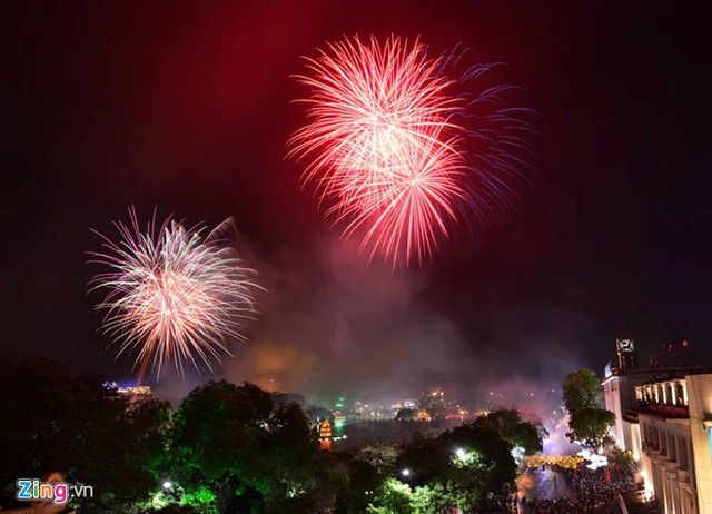 Hà Nội rực rỡ pháo hoa mừng đại lễ thống nhất ảnh 7