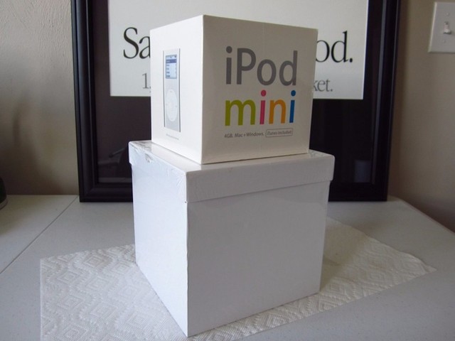 Máy nghe nhạc iPod cổ được bán giá hàng nghìn USD