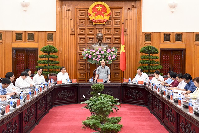 Thủ tướng làm việc với lãnh đạo tỉnh Hải Dương. Ảnh: VGP/Quang Hiếu