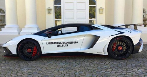 dai-gia-nam-phi-noi-gian-vi-mat-the-doc-ton-mua-lamborghini