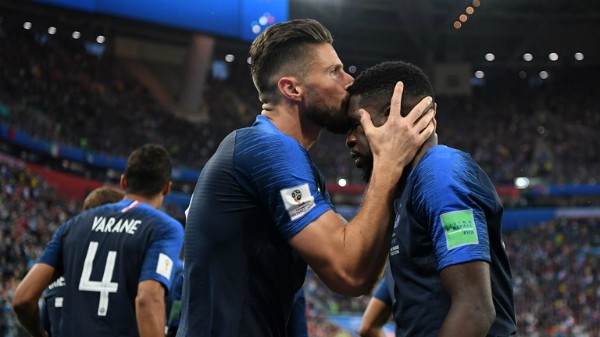 Pháp 1-0 Bỉ: Cú đấm từ hàng thủ ảnh 1