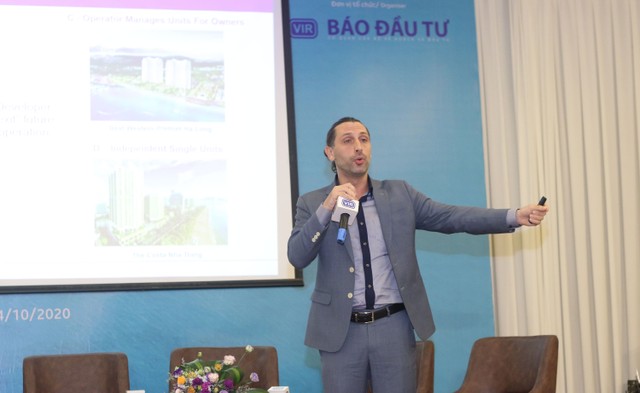 Ông Mauro Gasparotti, Giám đốc Savills Hotel châu Á-Thái Bình Dương trình bày tham luận tại Hội thảo - Ảnh: Lê Toàn.