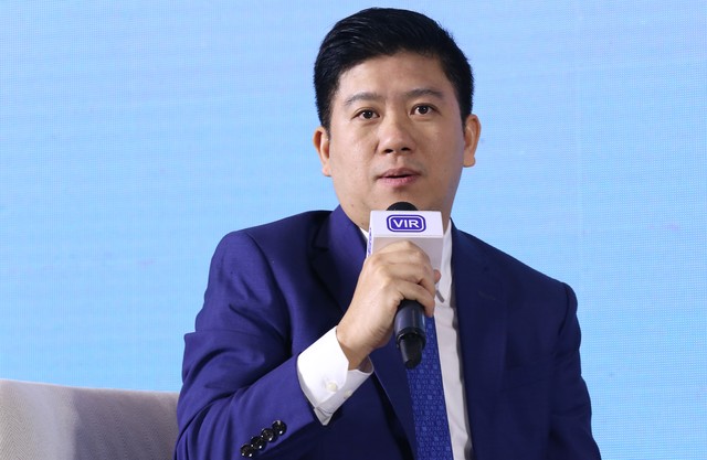 Ông Phạm Ngọc Tùng, Phó Tổng giám đốc Kl992 VIP Trang Chủ 2026 và tiếp thị Công ty IMG trao đổi tại phiên thảo luận thứ nhất - Ảnh: Lê Toàn.