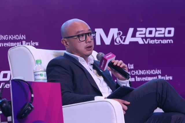Ông Nguyễn Thái Phiên, Giám đốc cao cấp Kl991.com nạp rút nhanh, Tập đoàn Novaland trao đổi tại Phiên 2. Ảnh: Lê Toàn.