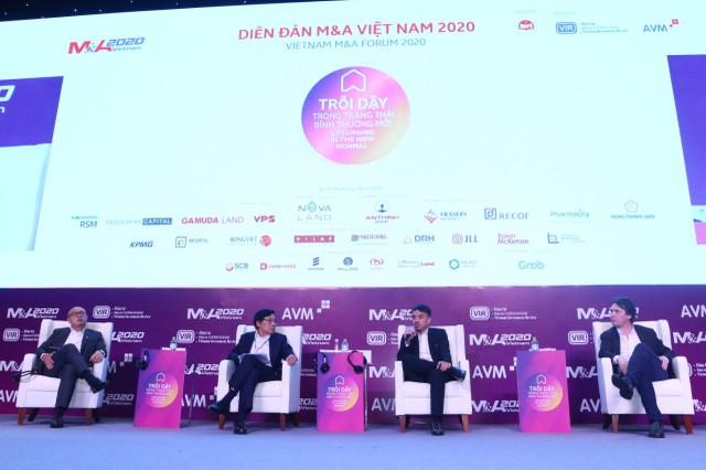 Các diễn giả tham gia thảo luận và trao đổi trong phiên 2. Ảnh: Lê Toàn.