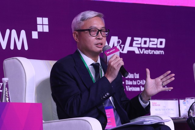 Ông Seck Yee Chung, Luật sư điều hành, Công ty Luật Baker McKenzie đặt vấn đề với các diễn giả tại Phiên thảo luận thứ nhất. Ảnh: Lê Toàn.