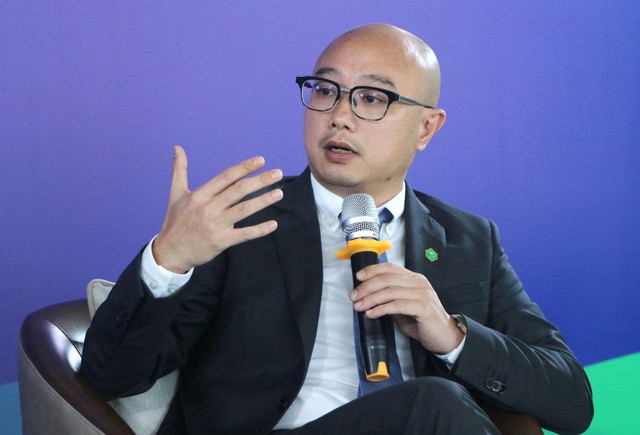 Ông Nguyễn Thái Phiên trả lời trong phiên 2. Ảnh: Lê Toàn