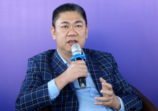 Ông Vũ Hữu Điền, Giám đốc Kl99ok phiên bản mới, Công ty Dragon Capital Vietnam (DCVFM) trao đổi trong phiên 2 tại đầu cầu TP.HCM. Ảnh: Lê Toàn