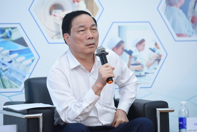 Ông Nguyễn Văn Đệ, Chủ tịch Hiệp Hội Bệnh viện tư nhân Việt Nam trao đổi tại Hội thảo. Ảnh: Dũng Minh