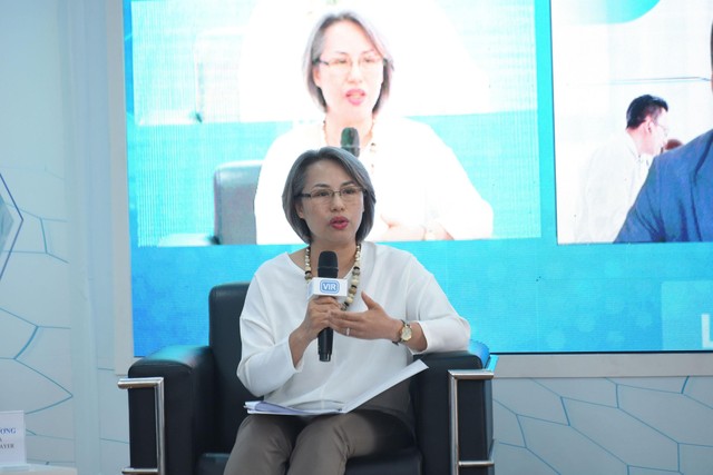 Bác sĩ Trần Thị Lan Hương, Giám đốc Y khoa nhánh Dược phẩm, Bayer Việt Nam trao đổi tại Hội thảo: Ảnh: Dũng Minh