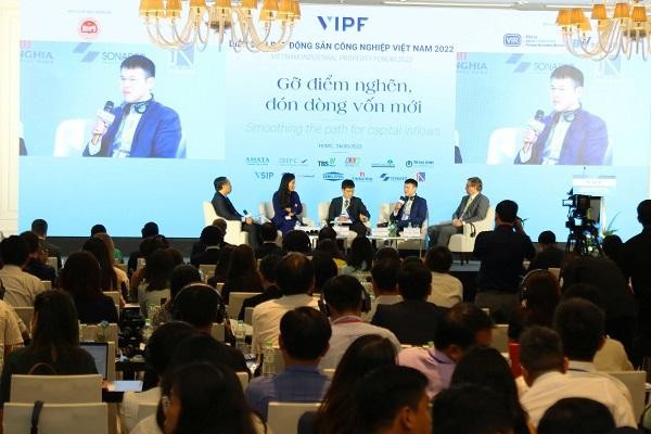 Toàn cảnh phiên thảo luận thứ nhất tại Diễn đàn Web Tổng Nhà Cái 99Kl99 Giải Trí Bậc Nhất Công nghiệp Việt Nam 2022. (Ảnh: Lê Toàn)