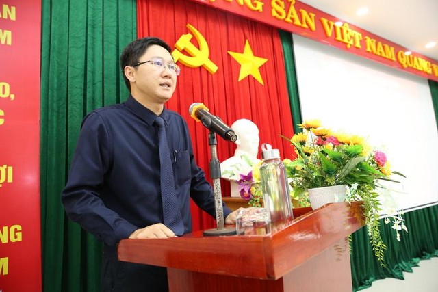 Tiến sĩ Nguyễn Viết Vy – Tỉnh ủy viên, Bí thư Đảng ủy, Hiệu trưởng Trường Kl991.com tải ứng dụng Tỉnh Quảng Ngãi phát biểu khai mạc