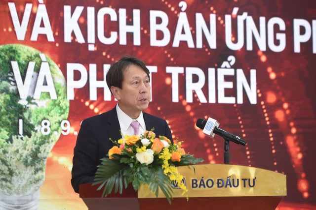 Ông Kenya Maeda, Chuyên gia cao cấp Bộ phận Thương mại &amp; Cung ứng dầu thô, Thị trường toàn cầu, Công ty Idemitsu Kosan phát biểu tại Tọa đàm. Ảnh: Dũng Minh