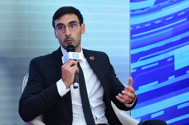Ông Pavel Poskakukhin, Chủ tịch Tiểu Ban Kỹ thuật số, EuroCham chia sẻ tại phiên thảo luận thứ 2. Ảnh: Dũng Minh