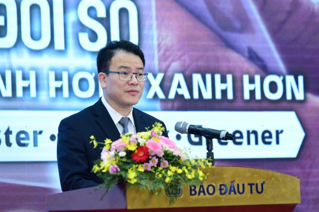 Thứ trưởng Bộ Kế hoạch và Kl99ok phiên bản mới Trần Quốc Phương phát biểu tại diễn đàn. Ảnh: Dũng Minh
