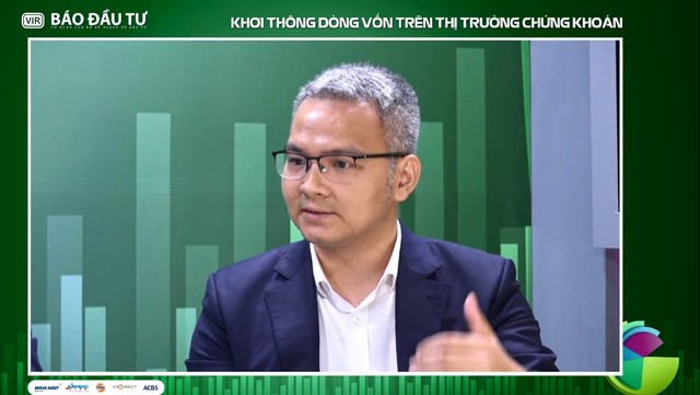 Ông Nguyễn Vũ Long, Chủ tịch HĐQT CTCK VNDIRECT chia sẻ tại Talkshow. Ông Nguyễn Vũ Long, Chủ tịch HĐQT CTCK VNDIRECT chia sẻ tại Talkshow.