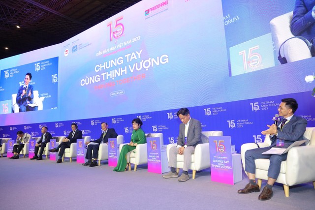 Ông Vũ Minh Tiến, Phó Chủ tịch Hội đồng quản trị VIAD Group (ngoài cùng bên phải) chia sẻ tại phiên 2.
