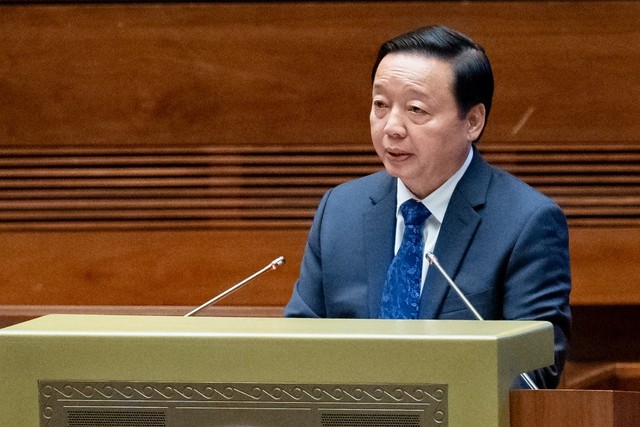Phó Thủ tướng Trần Hồng Hà báo cáo trước Quốc hội
