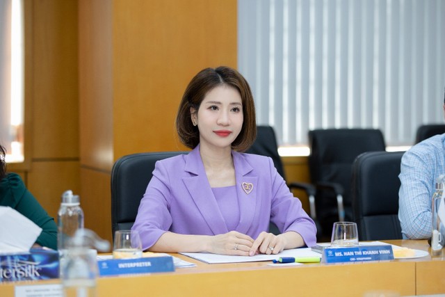 Ths. Hàn Thị Khánh Vinh - Thành viên HĐQT, Tổng giám đốc Vinapharm tại buổi làm việc với đối tác nước ngoài
