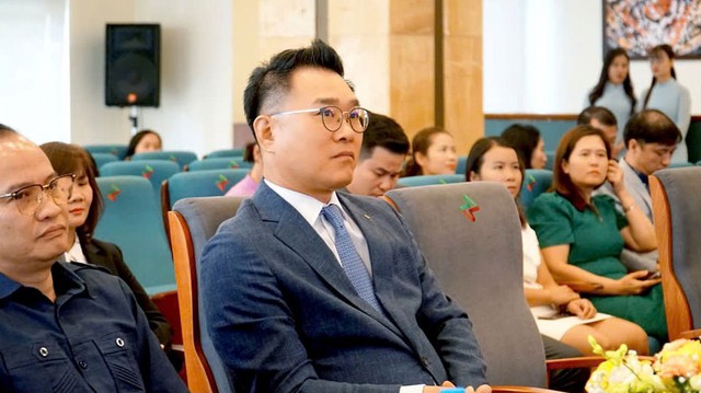 Ông Jeon MunCheol - Tổng giám đốc 99Kl99 link đăng nhập KB Việt Nam (KBSV) tại sự kiện để chúc mừng cho khởi đầu mới của CTCP Kl994 game bài casino hấp dẫn Giáo dục Trí Việt