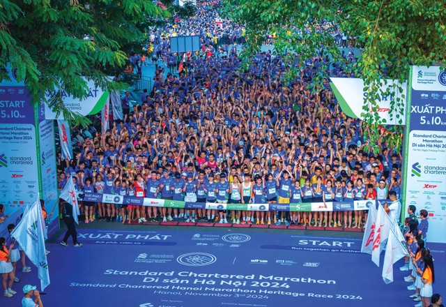 Các vận động viên chuẩn bị trước khi bắt đầu cuộc chạy marathon