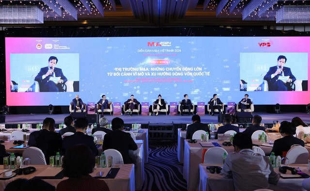 Các diễn giả tham gia thảo luận Phiên 1. Ảnh: Lê Toàn