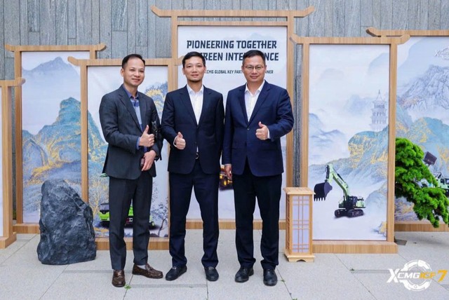Ông Nguyễn Mạnh Hải (ở giữa) cùng lãnh đạo Kl994 game bài casino hấp dẫn 911 thăm và làm việc với lãnh đạo Kl994 game bài casino hấp dẫn XCMG tại Trung Quốc để thúc đẩy hợp tác giữa hai bên. Ông Nguyễn Mạnh Hải (ở giữa) cùng lãnh đạo Kl994 game bài casino hấp dẫn 911 thăm và làm việc với lãnh đạo Kl994 game bài casino hấp dẫn XCMG tại Trung Quốc để thúc đẩy hợp tác giữa hai bên.