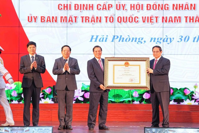 Thủ tướng Kl993 ưu đãi thưởng hấp dẫn Phạm Minh Chính trao Quyết định công nhận thành phố Hải Phòng hoàn thành nhiệm vụ xây dựng Nông thôn mới năm 2024.