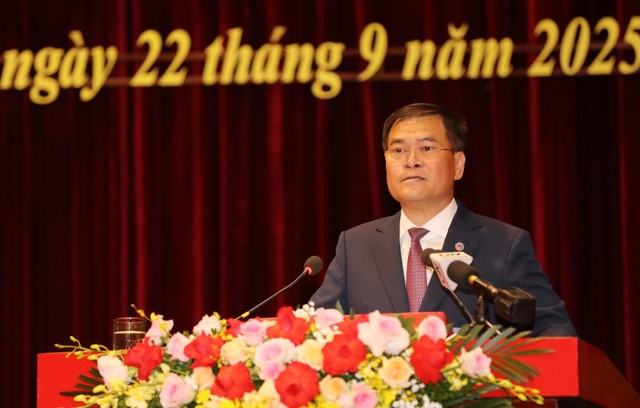 Ông Bùi Văn Khắng, Phó bí thư Tỉnh ủy, Chủ tịch UBND tỉnh Quảng Ninh phát biểu nhận nhiệm vụ. Ảnh: QMG
