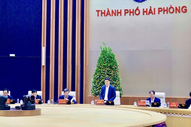 Ông Lê Ngọc Châu, Chủ tịch UBND TP. Hải Phòng phát biểu kết luận phiên họp.