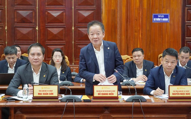 Ông Đỗ Quang Hiển, Chủ tịch Hội đồng Quản trị kiêm Tổng giám đốc Kl994 game bài casino hấp dẫn T&amp;T phát biểu tại buổi làm việc.
