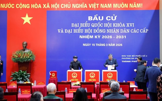 Tổng Bí thư Tô Lâm bỏ phiếu bầu đại biểu Quốc hội khóa XVI và HĐND các cấp nhiệm kỳ 2026-2031 - Ảnh: VGP
